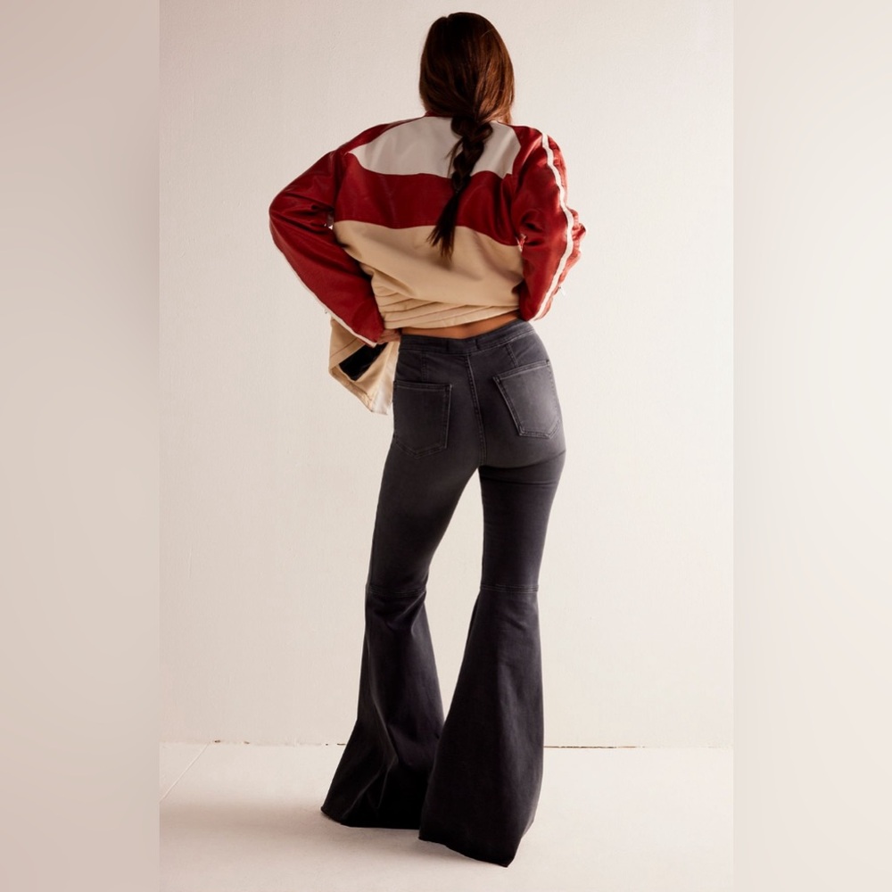 Free People Washed Black Float On Flare Jeans (31) - Picture 2 of 7